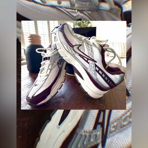 Nike Women's Gray and Maroon Sneakers